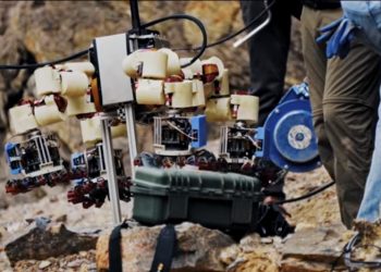 LEMUR: A robot whose technology could be used to scale other planets