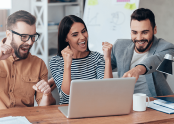 Why should you include social media as a strategy to grow your business? 5 reasons to think about boosting your sales.