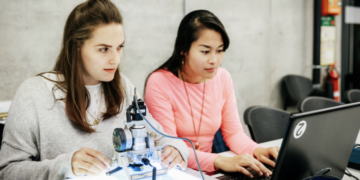 7 Reasons To Hire New College Graduates in 2021