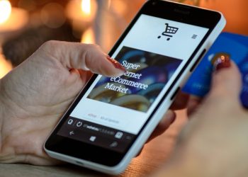 Role of Cryptocurrency in Shaping the Future of the E-Commerce Industry