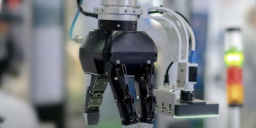 Pneumatic Grippers vs Hydraulic Grippers Which One is Right for Your Industrial Automation Needs?