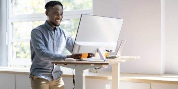 What Should I Look for when Buying a Standing Desk?